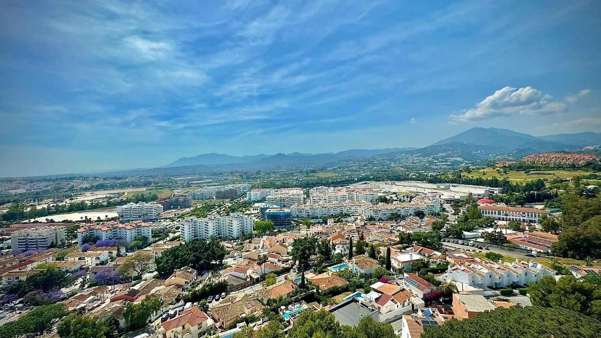 Apartamento Con Vistas Al Mar En Nueva Andalucia Marbella Daire