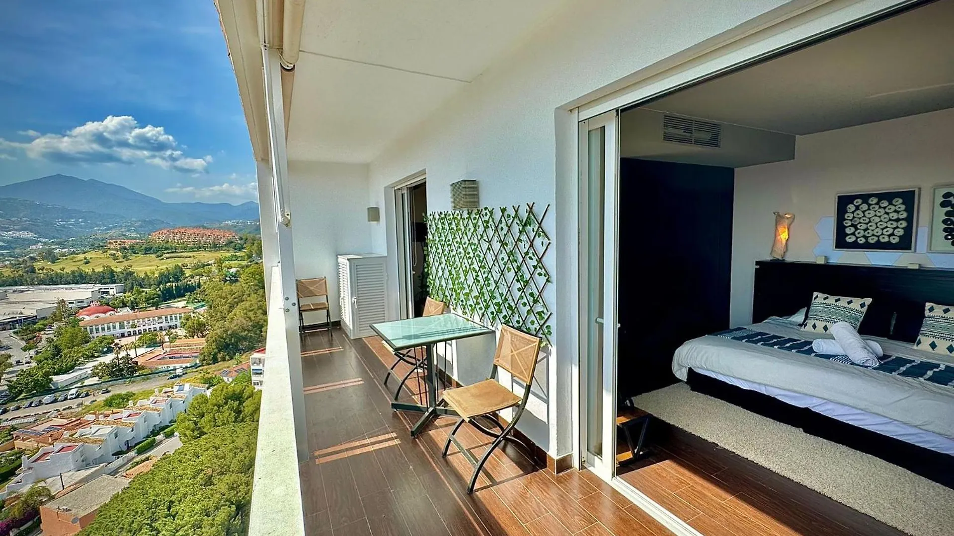 Apartamento Con Vistas Al Mar En Nueva Andalucia Marbella Spain